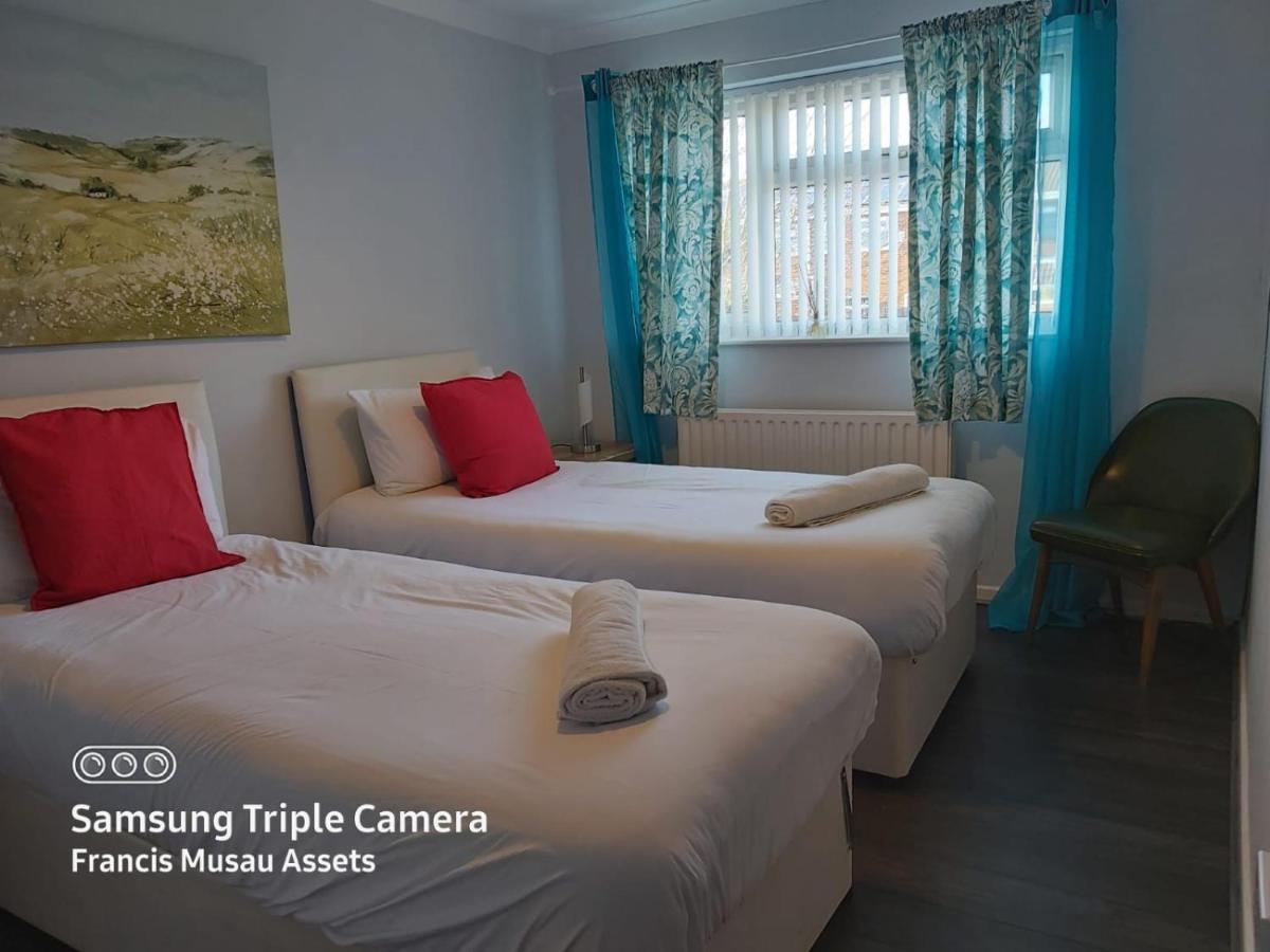 Penllech House - Huku Kwetu Notts - 3 Bedroom Spacious Lovely And Cosy With A Free Parking- Affordable And Suitable To Group Business Travellers Nottingham Exteriör bild