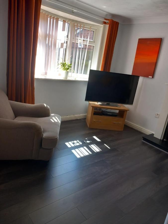 Penllech House - Huku Kwetu Notts - 3 Bedroom Spacious Lovely And Cosy With A Free Parking- Affordable And Suitable To Group Business Travellers Nottingham Exteriör bild