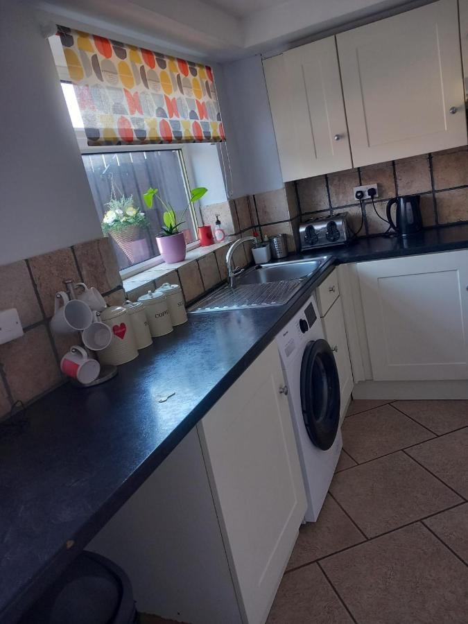 Penllech House - Huku Kwetu Notts - 3 Bedroom Spacious Lovely And Cosy With A Free Parking- Affordable And Suitable To Group Business Travellers Nottingham Exteriör bild