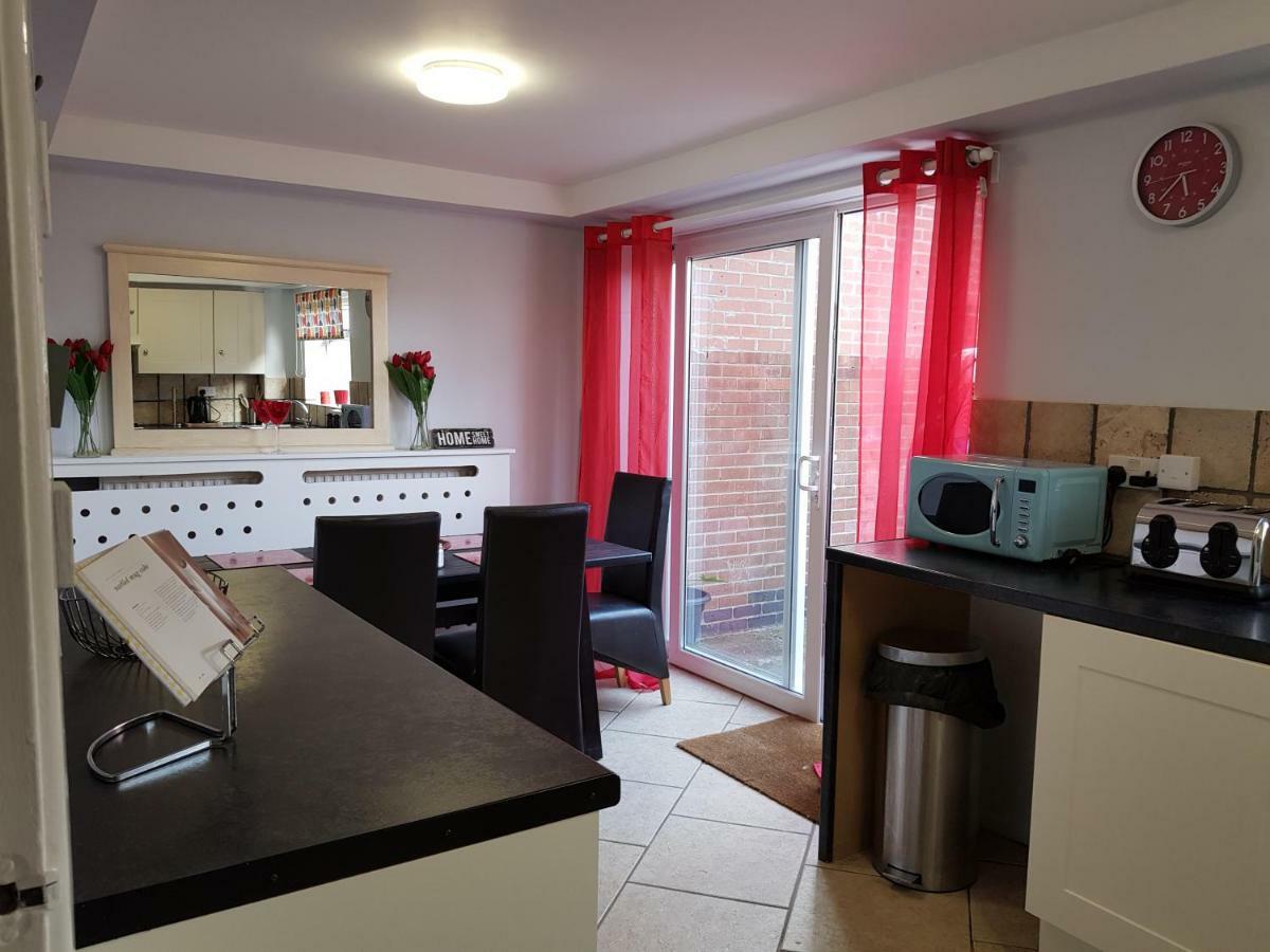 Penllech House - Huku Kwetu Notts - 3 Bedroom Spacious Lovely And Cosy With A Free Parking- Affordable And Suitable To Group Business Travellers Nottingham Exteriör bild