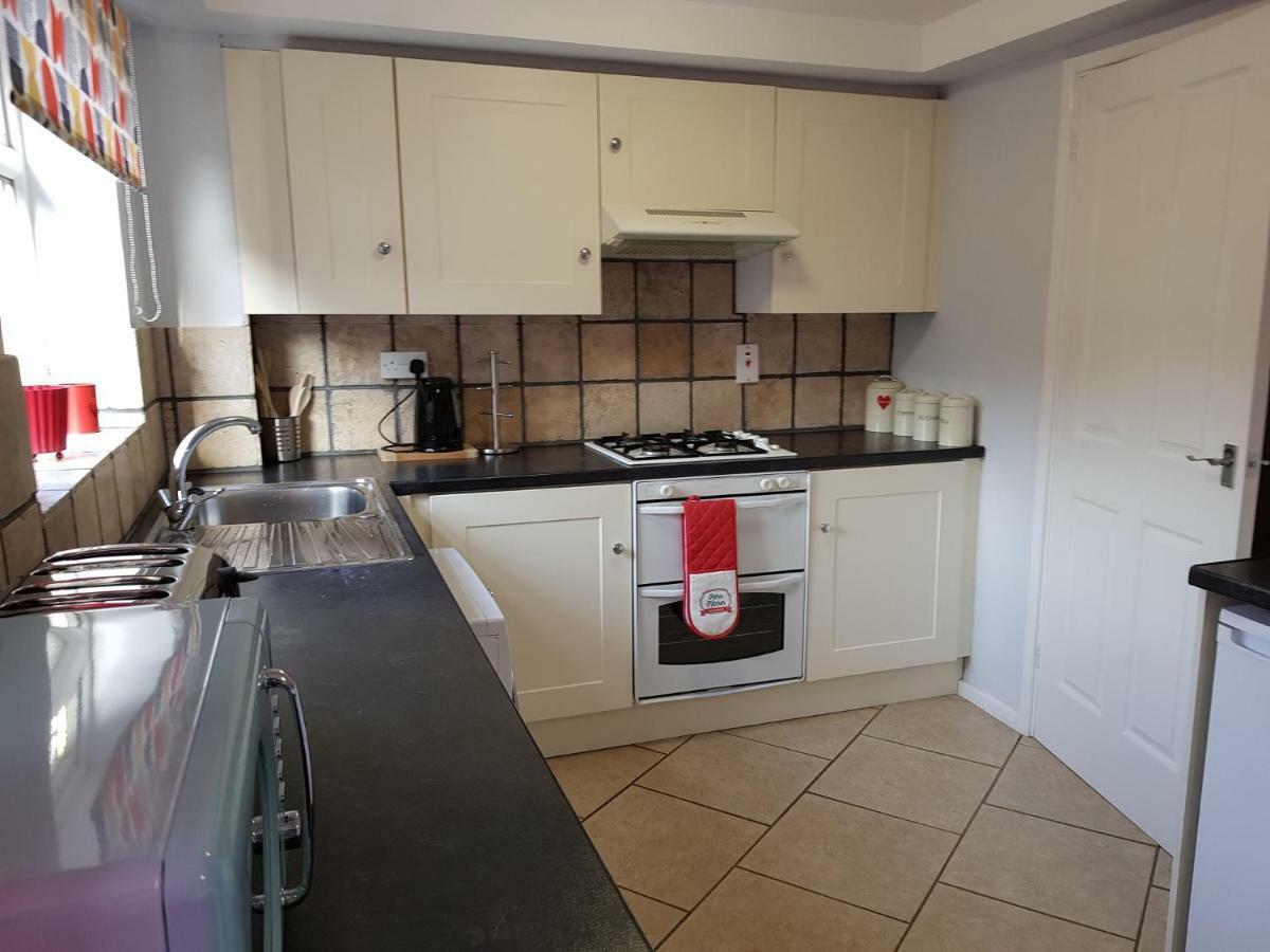 Penllech House - Huku Kwetu Notts - 3 Bedroom Spacious Lovely And Cosy With A Free Parking- Affordable And Suitable To Group Business Travellers Nottingham Exteriör bild